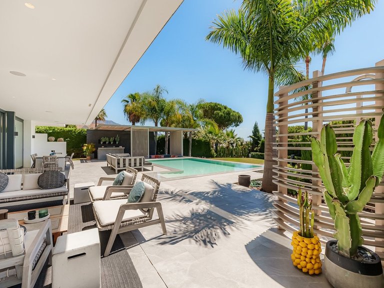 Villa for Sale in Nueva Andalucía, Malaga 8