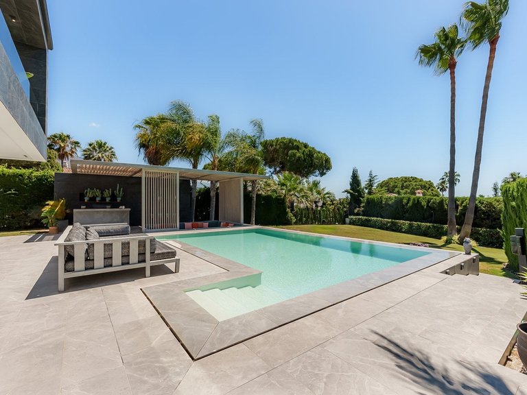 Villa for Sale in Nueva Andalucía, Malaga 9