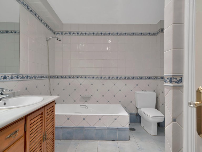 Apartment for Sale in Marbella, Malaga 31