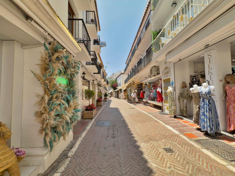 Apartment for Sale in Marbella, Malaga 40