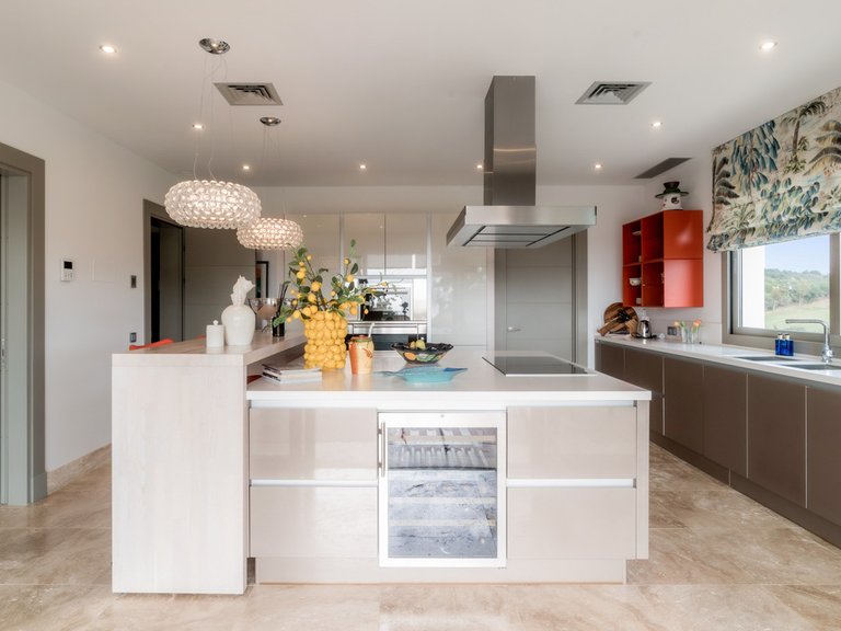 Villa for Sale in Benahavís, Malaga 11