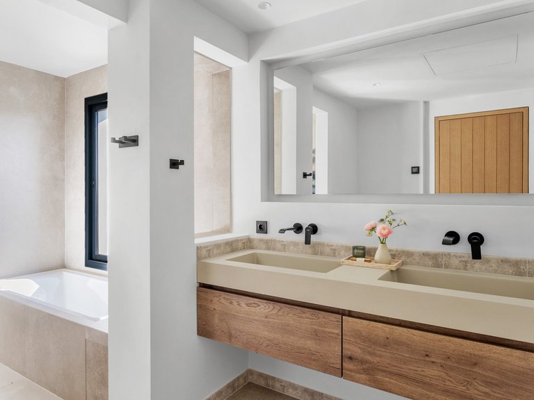 Villa for Sale in Nueva Andalucía, Malaga 12