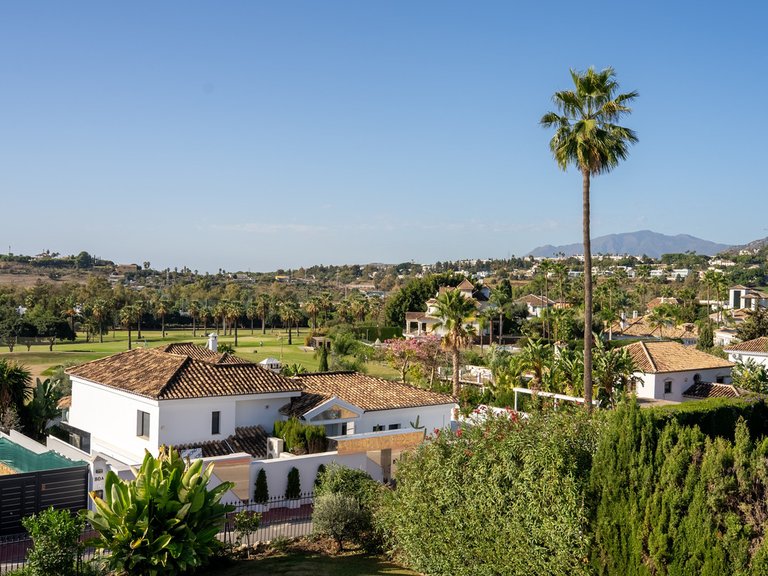 Villa for Sale in Nueva Andalucía, Malaga 14