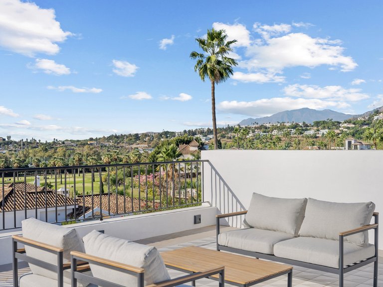Villa for Sale in Nueva Andalucía, Malaga 15