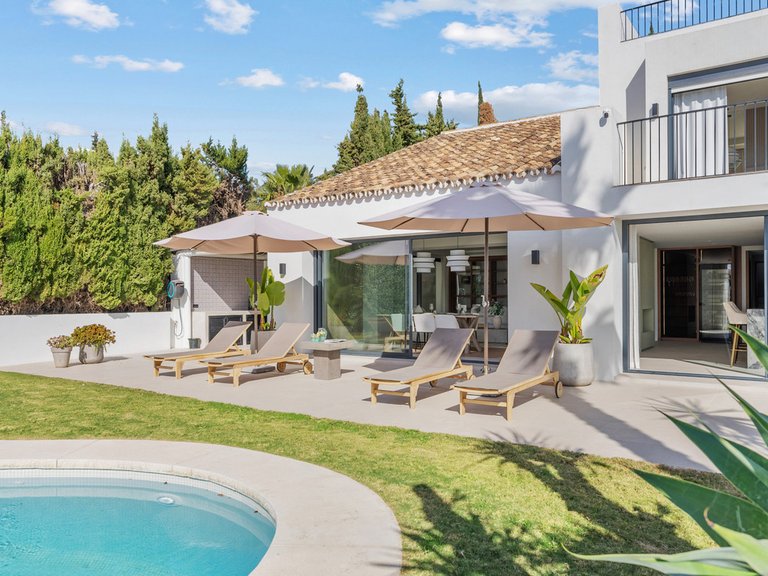 Villa for Sale in Nueva Andalucía, Malaga 28