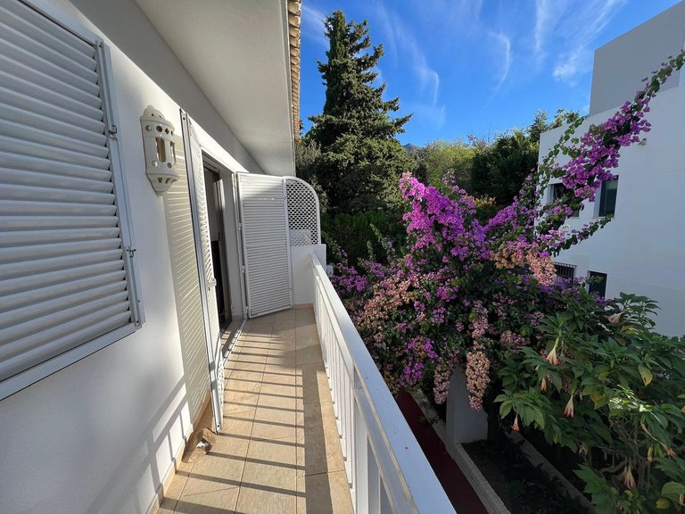 Villa for Sale in Nagüeles, Malaga 28
