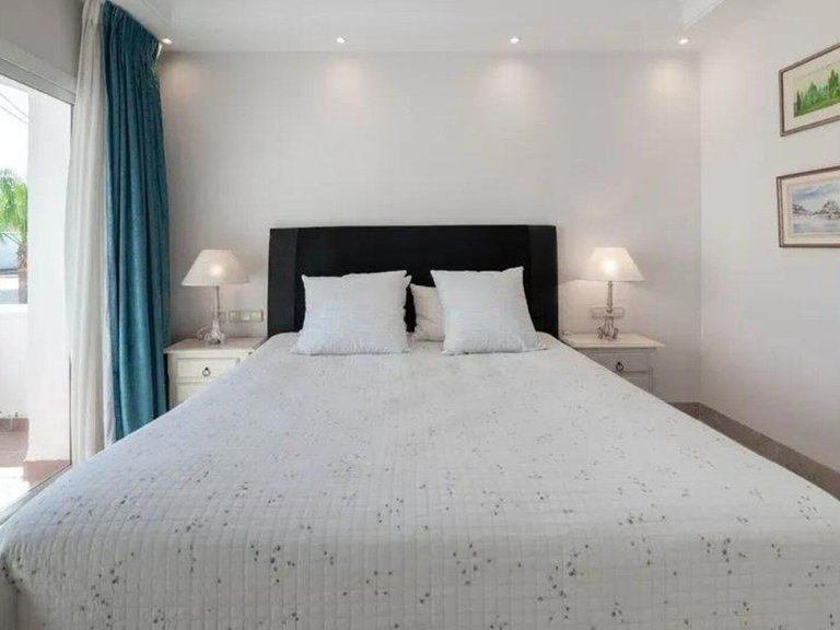 Apartment for Sale in Puerto Banús, Malaga 11