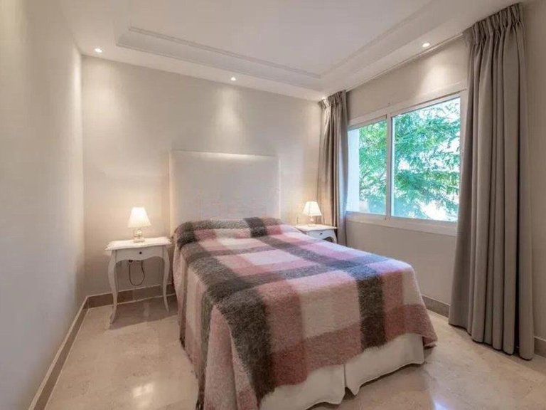Apartment for Sale in Puerto Banús, Malaga 14
