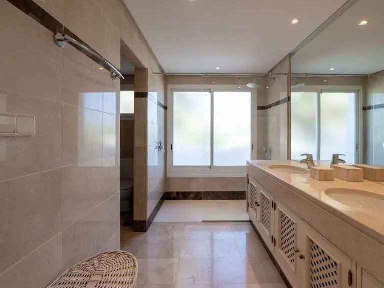 Apartment for Sale in Puerto Banús, Malaga 16