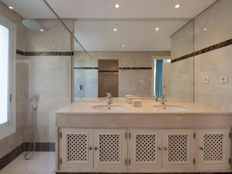 Apartment for Sale in Puerto Banús, Malaga 17