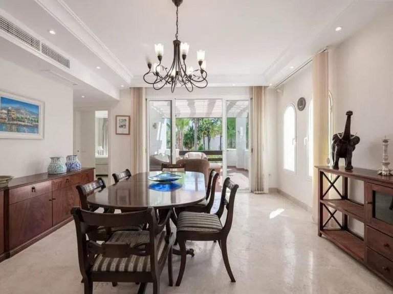 Apartment for Sale in Puerto Banús, Malaga 3