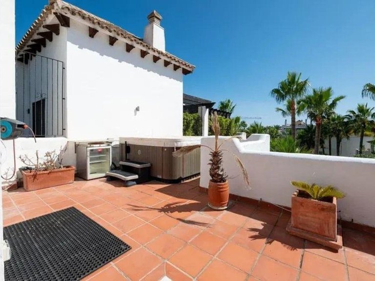 Apartment for Sale in Puerto Banús, Malaga 5