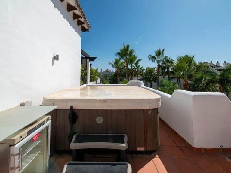 Apartment for Sale in Puerto Banús, Malaga 6