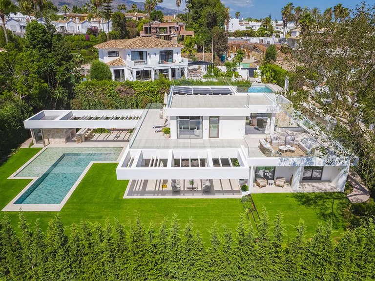 Villa for Sale in Marbella, Malaga 24