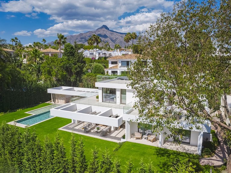 Villa for Sale in Marbella, Malaga 25