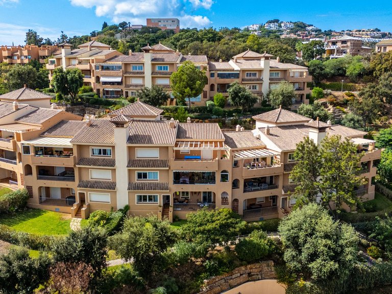 Apartment for Sale in La Mairena, Malaga 1