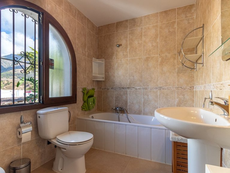 Villa for Sale in Fuengirola, Malaga 39