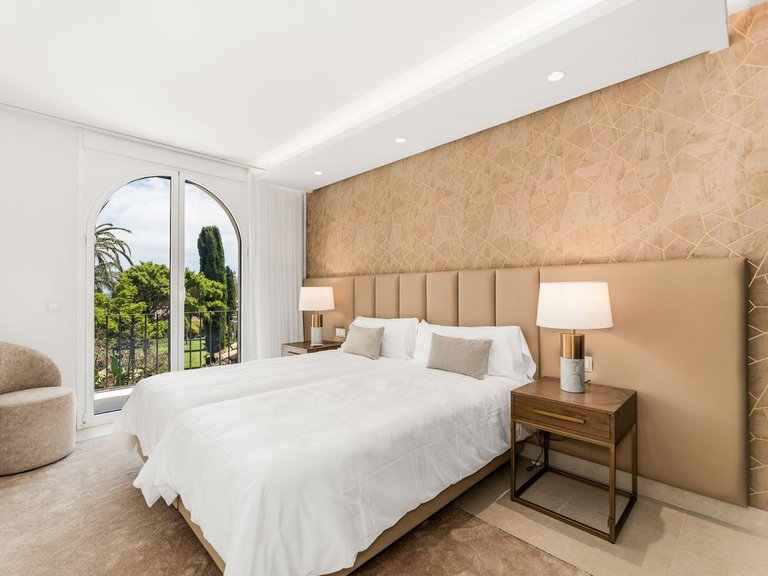 Villa for Sale in New Golden Mile, Malaga 16