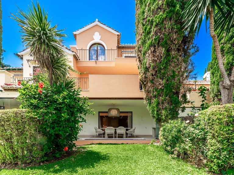 Villa for Sale in New Golden Mile, Malaga 2