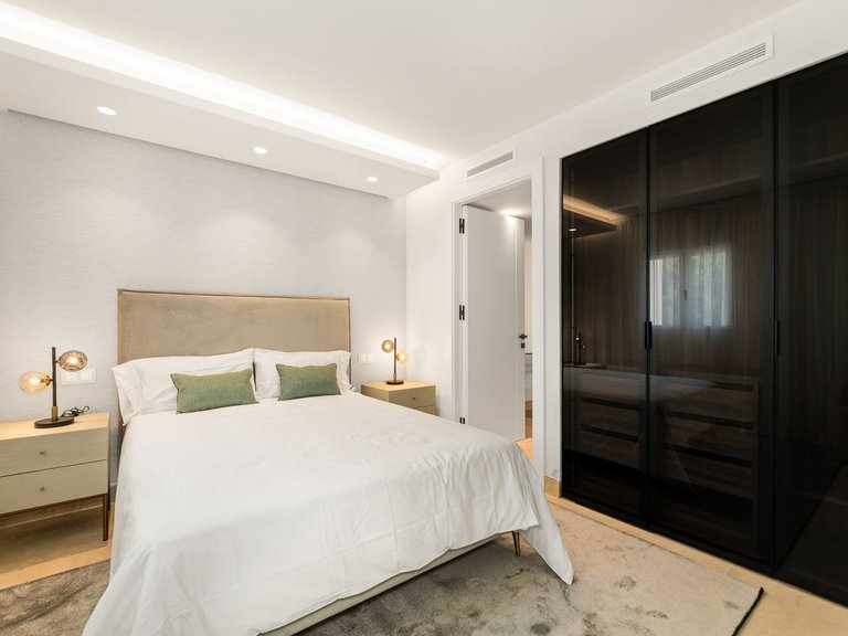 Villa for Sale in New Golden Mile, Malaga 20