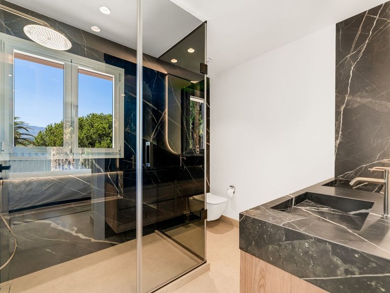 Villa for Sale in New Golden Mile, Malaga 21
