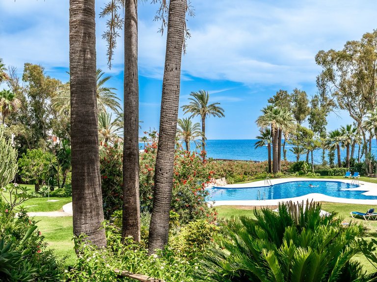 Villa for Sale in New Golden Mile, Malaga 24