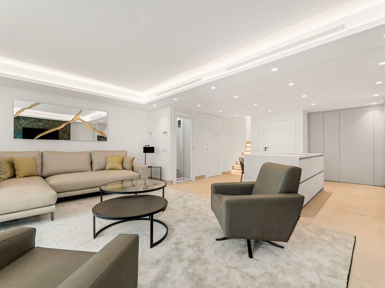 Villa for Sale in New Golden Mile, Malaga 9
