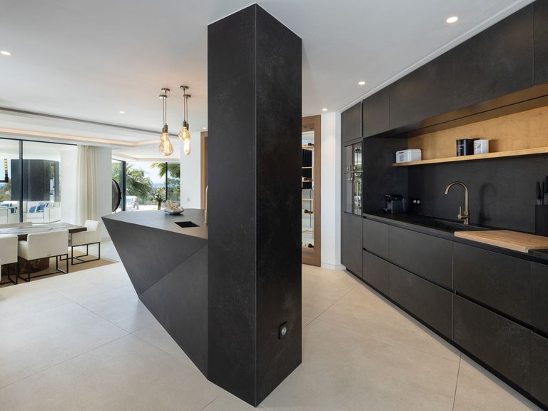 Villa for Sale in Benahavís, Malaga 32