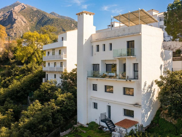 Villa for Sale in Istán, Malaga 1