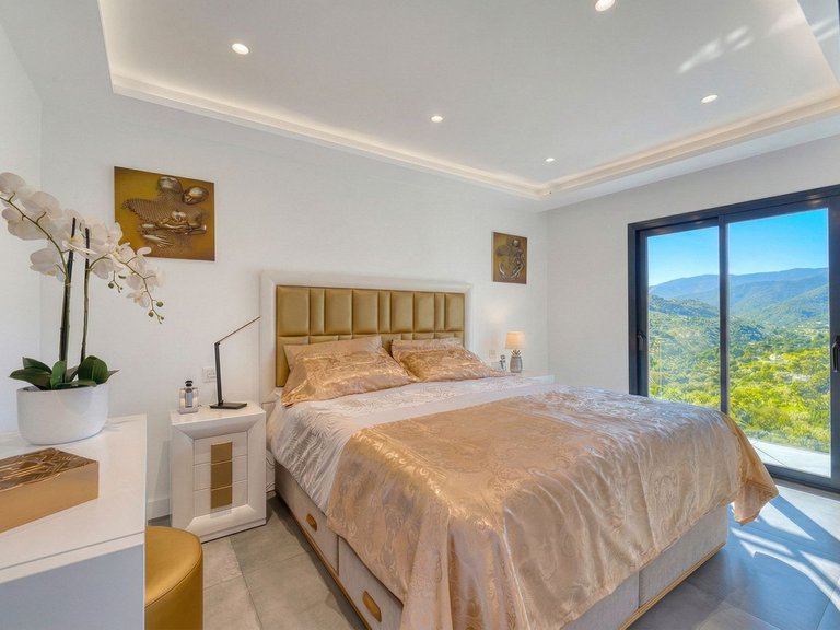 Villa for Sale in Istán, Malaga 10