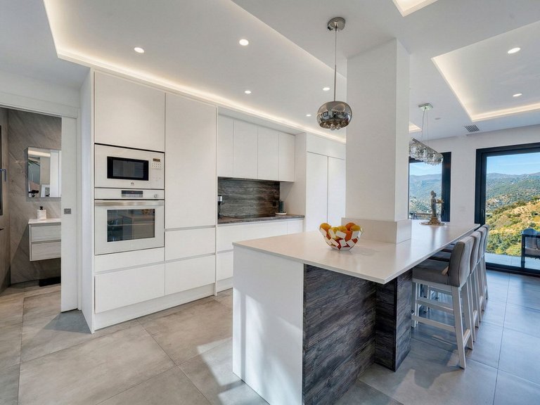 Villa for Sale in Istán, Malaga 11