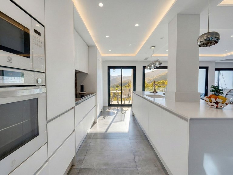 Villa for Sale in Istán, Malaga 12