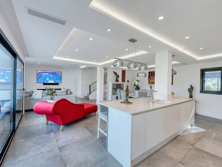 Villa for Sale in Istán, Malaga 14