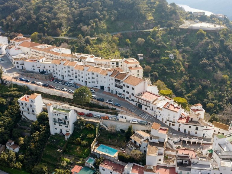 Villa for Sale in Istán, Malaga 2