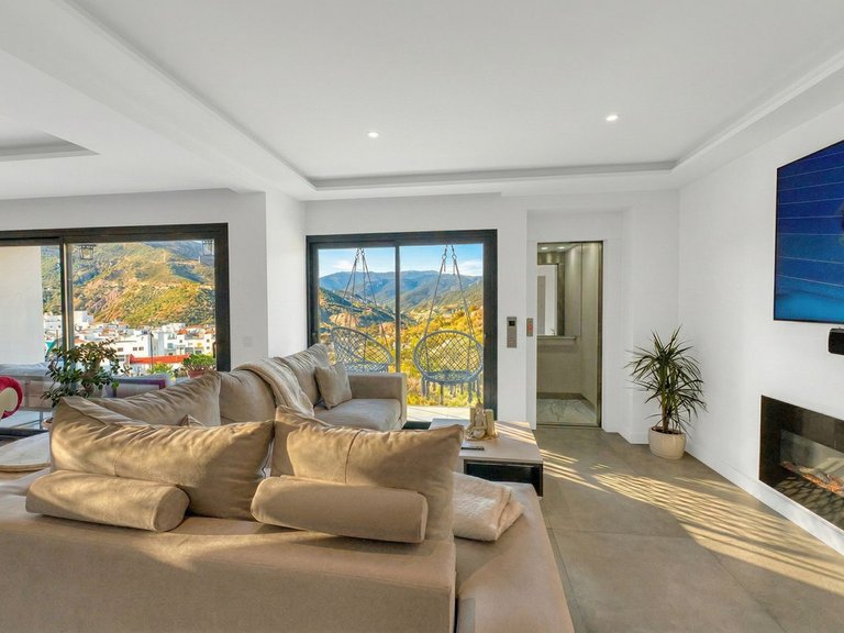 Villa for Sale in Istán, Malaga 25