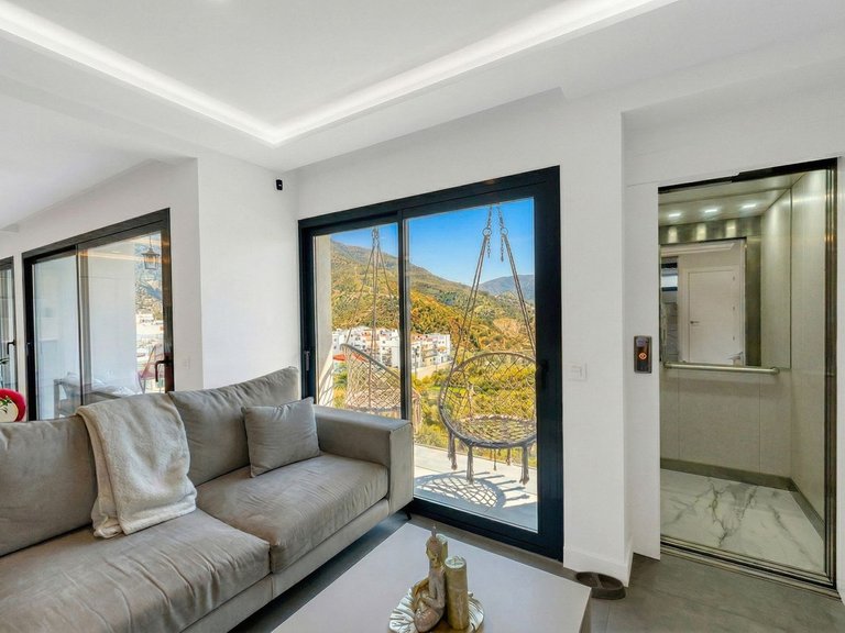 Villa for Sale in Istán, Malaga 29