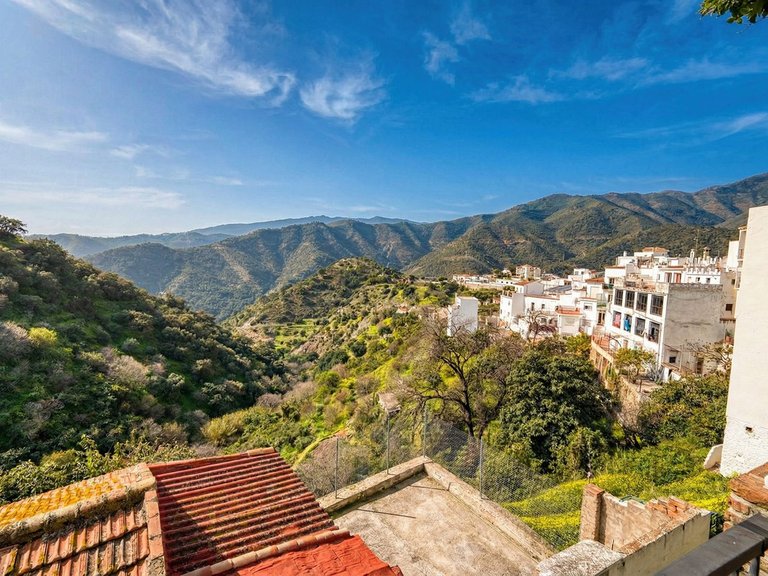 Villa for Sale in Istán, Malaga 30