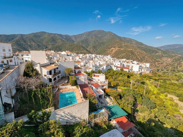 Villa for Sale in Istán, Malaga 33