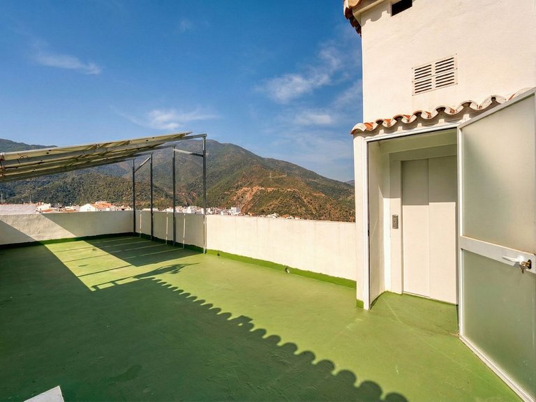 Villa for Sale in Istán, Malaga 36