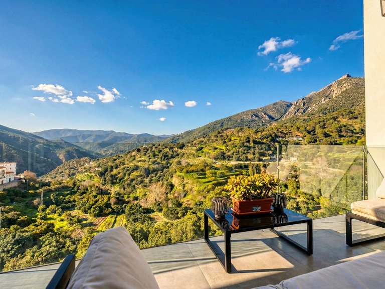 Villa for Sale in Istán, Malaga 42