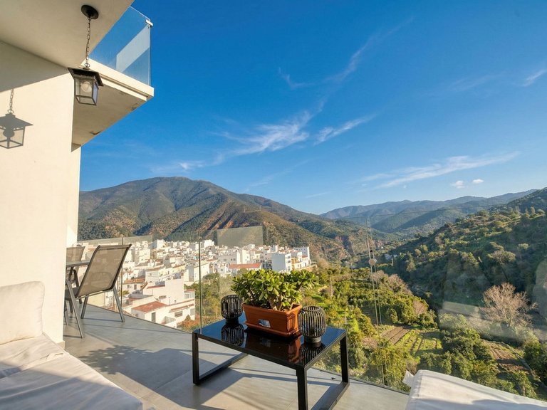 Villa for Sale in Istán, Malaga 43