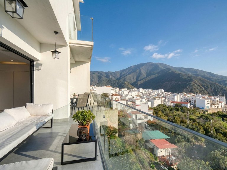 Villa for Sale in Istán, Malaga 44