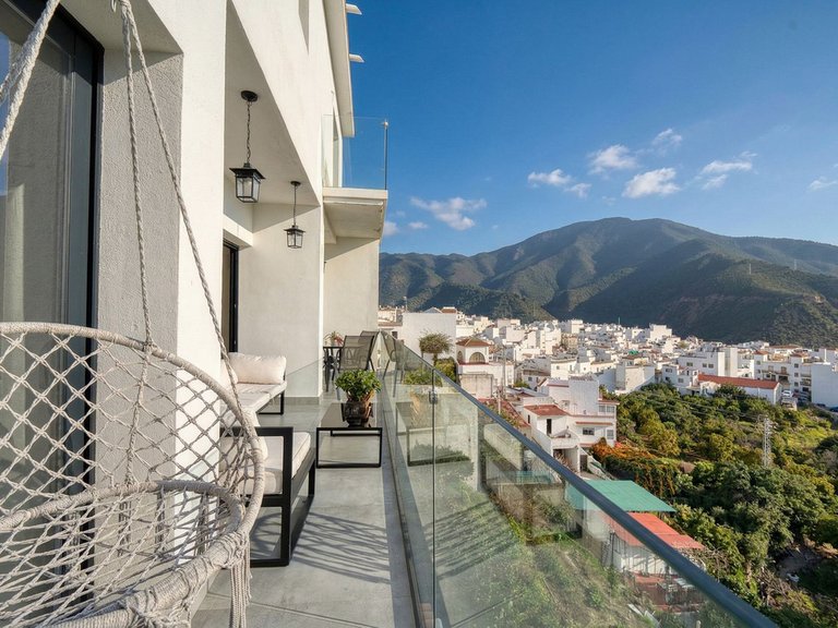 Villa for Sale in Istán, Malaga 48
