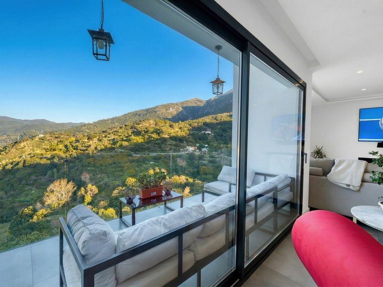 Villa for Sale in Istán, Malaga 5