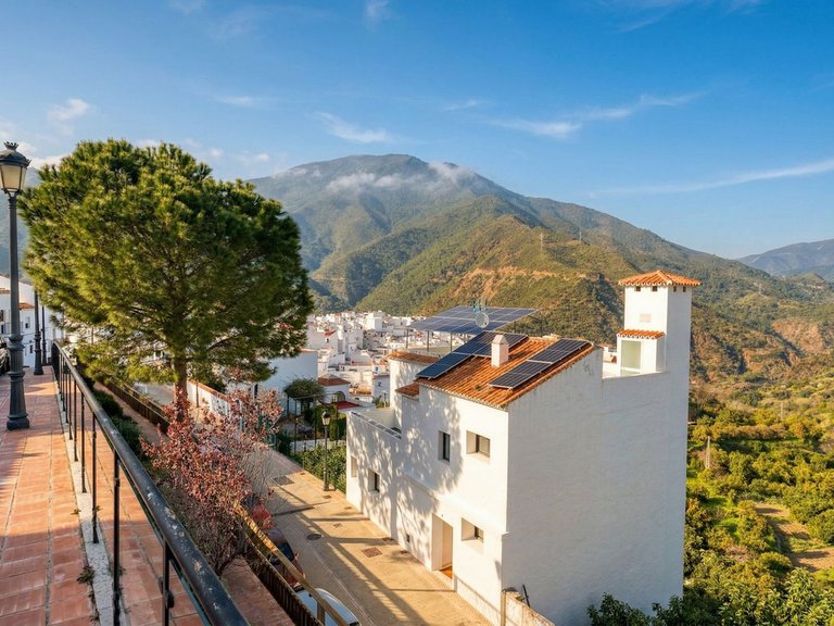 Villa for Sale in Istán, Malaga 53