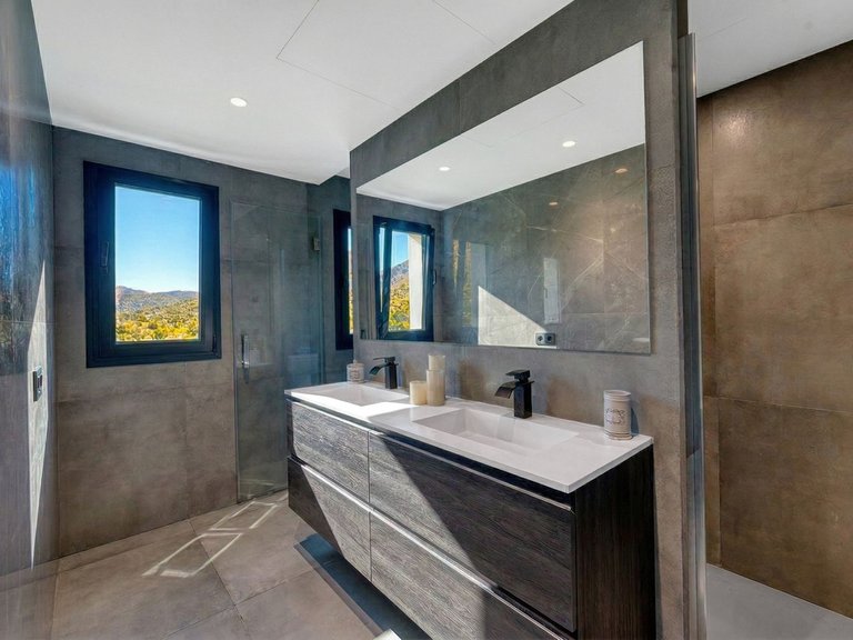 Villa for Sale in Istán, Malaga 54