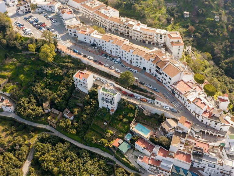 Villa for Sale in Istán, Malaga 56