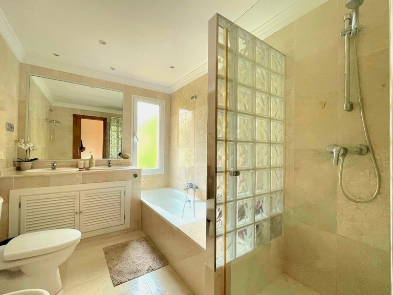 Apartment for Sale in Nueva Andalucía, Malaga 5