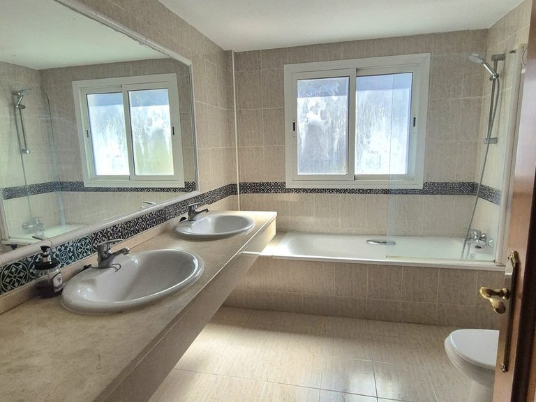 Villa for Sale in Alhaurin Golf, Malaga 15