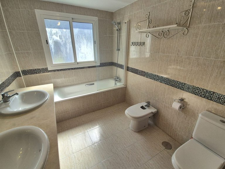 Villa for Sale in Alhaurin Golf, Malaga 16